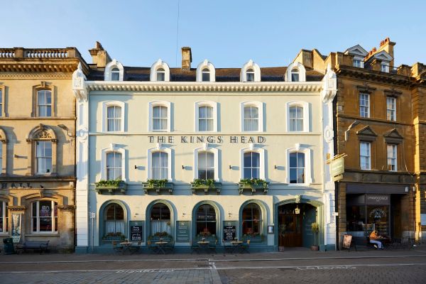 Client Image: Kings Head Hotel Outside