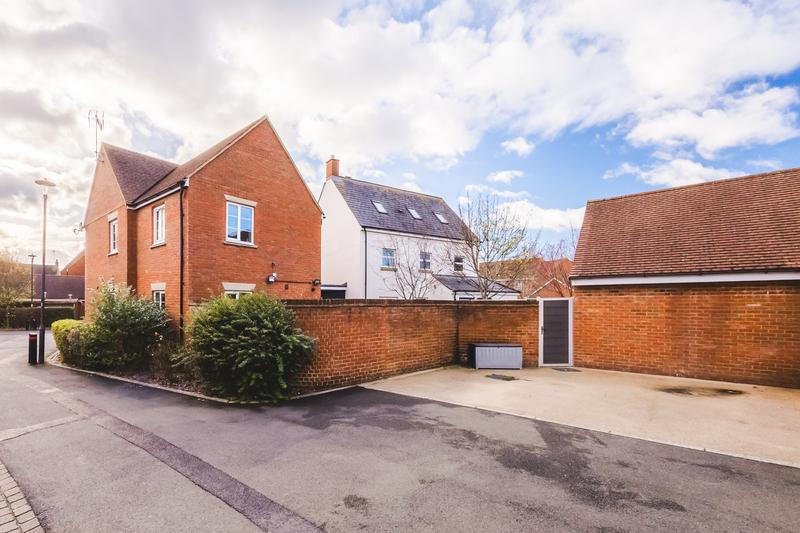 DECEMBER 2025 PROPERTY OF THE MONTH: AVOCADO PROPERTY AGENTS - BEN HICKS
