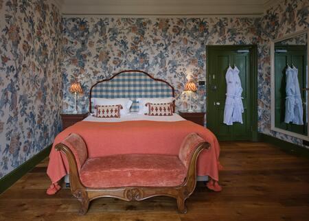 Hotels Near Me